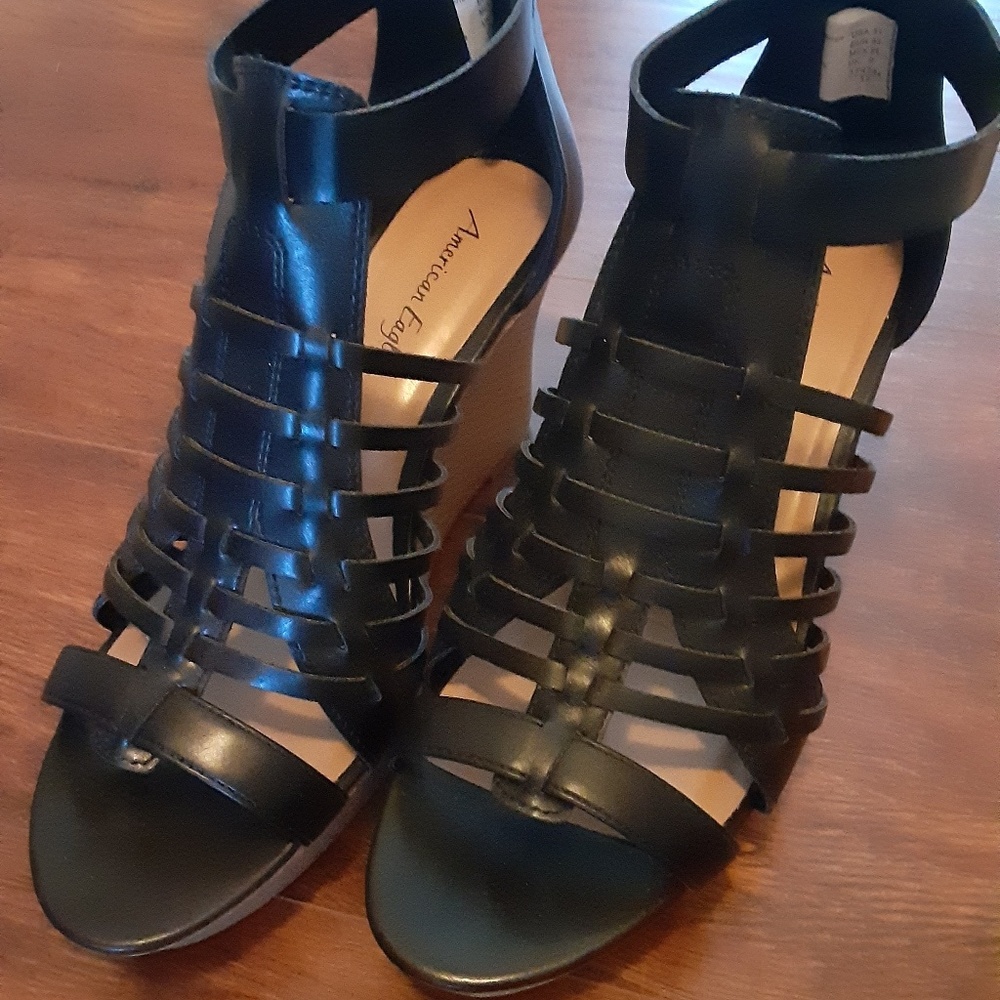 Black strappy wedges